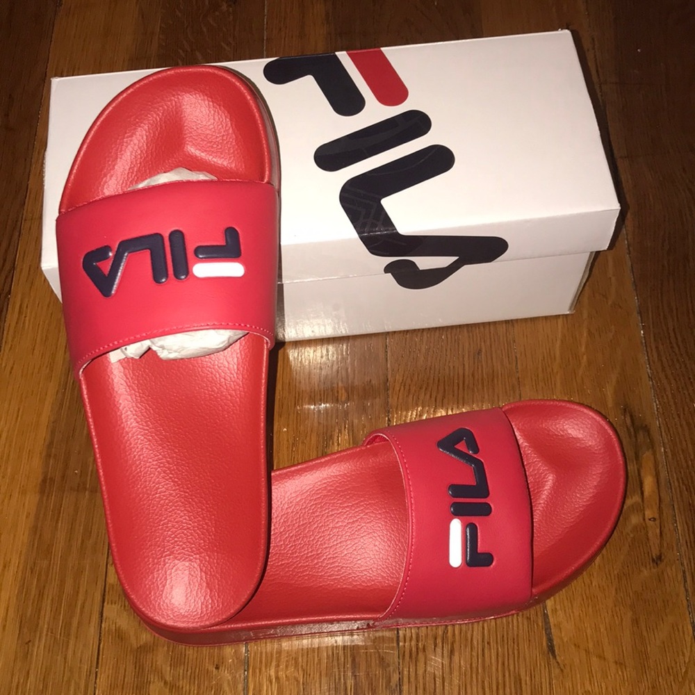RED FILA DRIFTER SLIDES